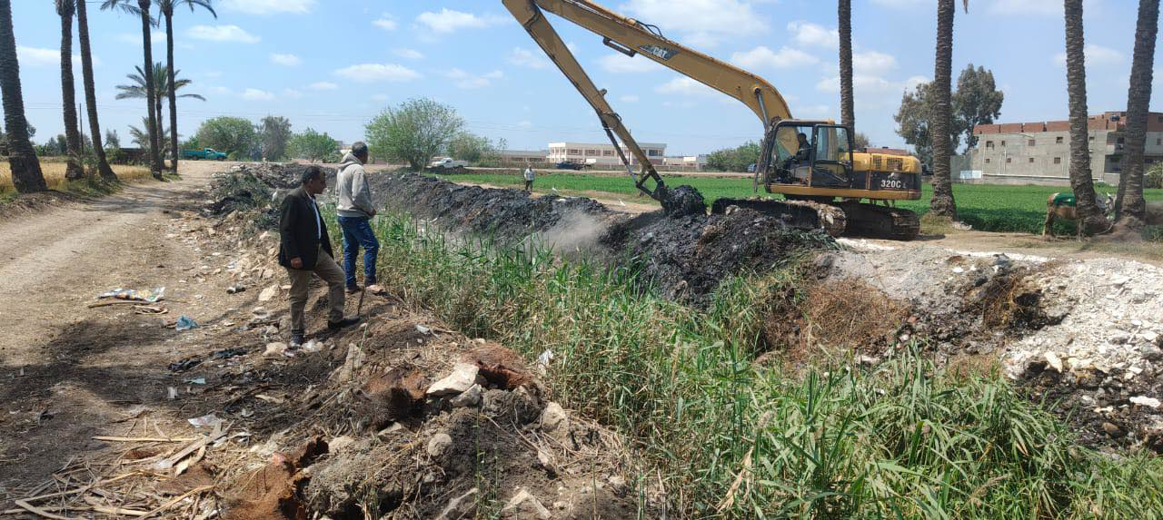 محافظ كفر الشيخ يتابع تطهير مصرف منية جناج بدسوق لرفع كفاءة الري والصرف